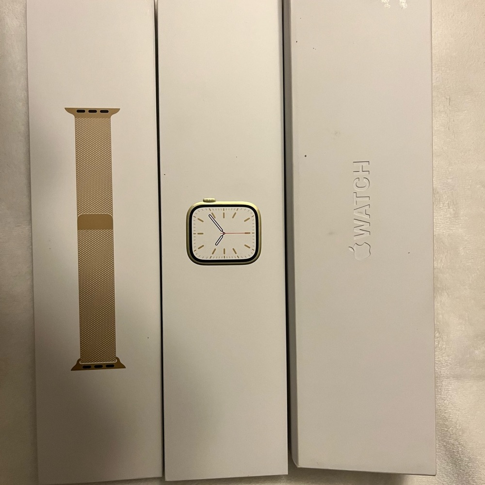 Apple 7 series watch..Never been open